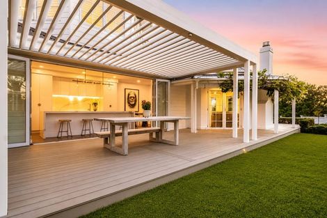 Photo of property in 1 Almond Grove, Greenhithe, Auckland, 0632