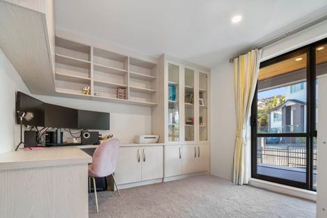 Photo of property in 4a Hilton Close, Fairview Heights, Auckland, 0632