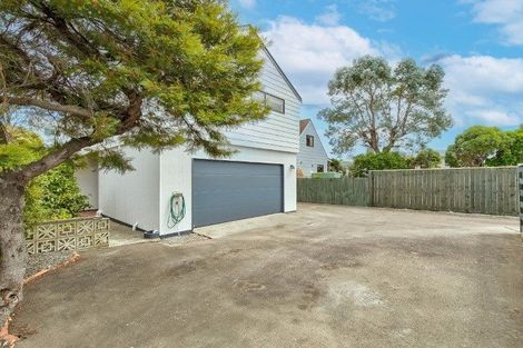 Photo of property in 2/13 Mana Esplanade, Paremata, Porirua, 5026