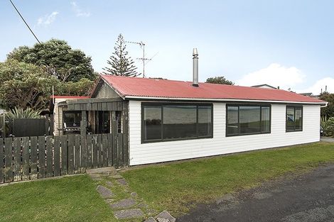 Photo of property in 9 Beach Road, Glenbrook, Waiuku, 2681