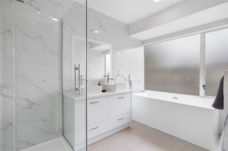 Photo of property in 9 Camerton Close, Northpark, Auckland, 2013