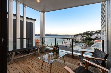 Photo of property in 1/18 Oriental Terrace, Oriental Bay, Wellington, 6011