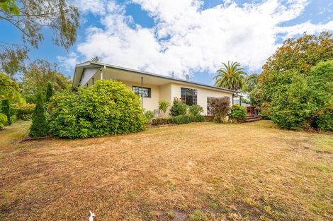 Photo of property in 72 Timaru Road, Waimate, 7924