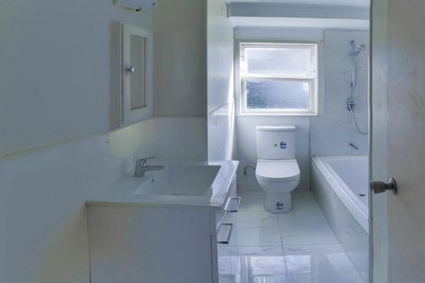 Photo of property in 29 Waverley Avenue, Glenfield, Auckland, 0629