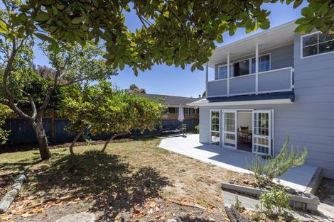 Photo of property in 11 Hookway Grove, Paraparaumu, 5032