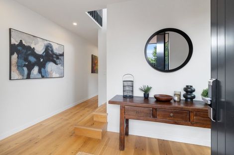 Photo of property in 32 Seacliffe Road, Hillsborough, Auckland, 1042