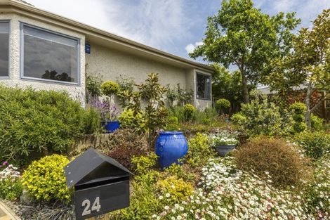 Photo of property in 24 Greenwood Place, Fitzherbert, Palmerston North, 4410