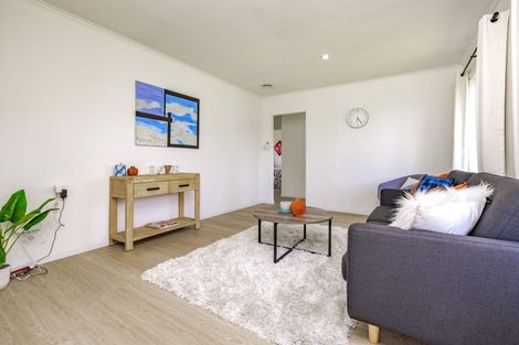 Photo of property in 22a Sutton Crescent, Papakura, 2110
