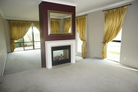 Photo of property in 3 Courtneys, West Harbour, Auckland, 0618