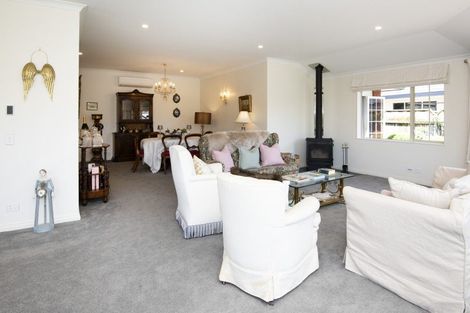 Photo of property in 14 Rutland Place, Taradale, Napier, 4112