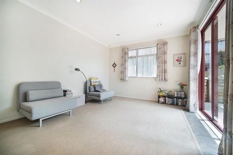 Photo of property in 32 Cairnsvale Rise, Manurewa, Auckland, 2105