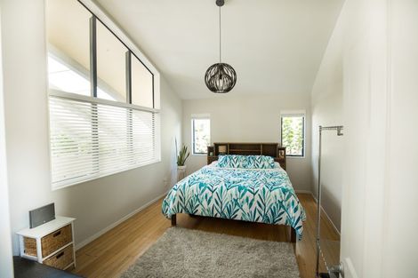 Photo of property in 48 Renata Crescent, Te Atatu Peninsula, Auckland, 0610