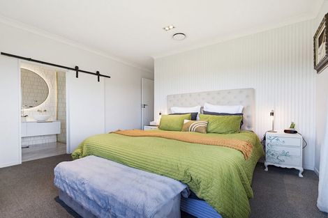 Photo of property in 14 Jenny Lane, Waiuku, 2123