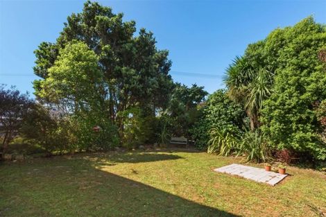 Photo of property in 2 Bedford Street, Cannons Creek, Porirua, 5024
