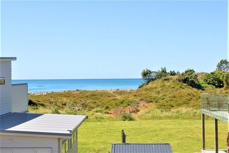 Photo of property in 15 Moray Place, Whiritoa, Whangamata, 3691