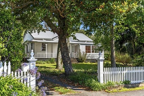 Photo of property in 90 Pendarves Street, New Plymouth, 4310