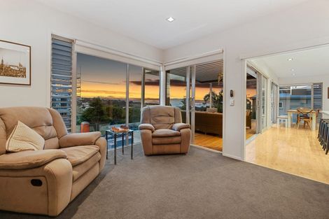Photo of property in 15 Beechwood Road, Rothesay Bay, Auckland, 0630