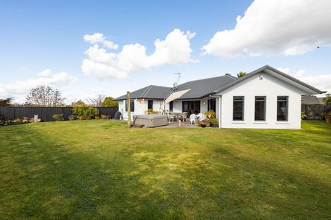 Photo of property in 16 Strathconnan Court, Rototuna, Hamilton, 3210