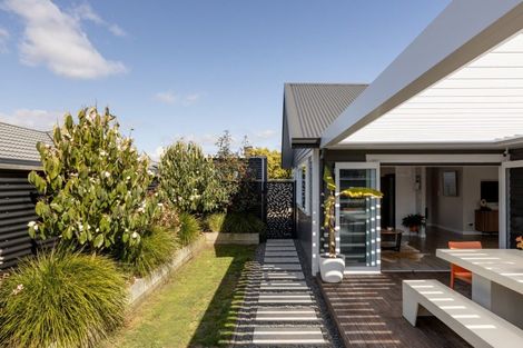 Photo of property in 28 Araroa Place, Papamoa Beach, Papamoa, 3118