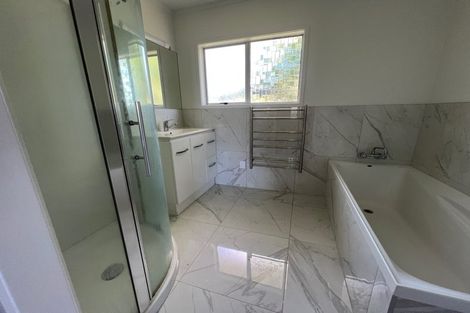 Photo of property in 17 Sumich Place, West Harbour, Auckland, 0618