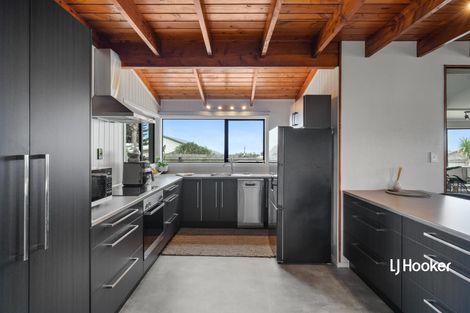 Photo of property in 19 Hanlen Avenue, Waihi Beach, 3611