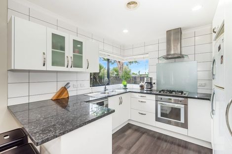 Photo of property in 18 Robert Grove, Paraparaumu, 5032