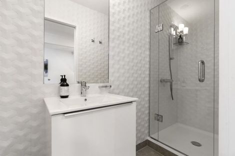 Photo of property in 11 Holyoake Place, Chatswood, Auckland, 0626