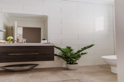 Photo of property in 77 Karepiro Drive, Stanmore Bay, Whangaparaoa, 0932