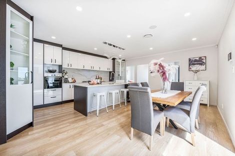 Photo of property in 42a Donegal Park Drive, Flat Bush, Auckland, 2019