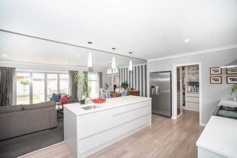 Photo of property in 32 Liberty Grove, Kelvin Grove, Palmerston North, 4414