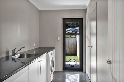 Photo of property in 5 Te Arakete Place, Hurworth, New Plymouth, 4310