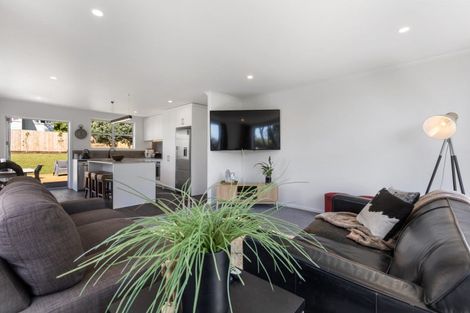 Photo of property in 5 Brixham Place, Merrilands, New Plymouth, 4312