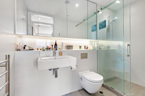 Photo of property in Clyde Quay Wharf, 2a/7 Clyde Quay Wharf, Te Aro, Wellington, 6011