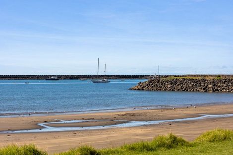 Photo of property in 22 Bayly Road, Moturoa, New Plymouth, 4310