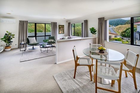 Photo of property in 22 Domanski Crescent, Owhiro Bay, Wellington, 6023