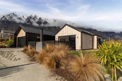Photo of property in 7 Kerrera Lane, Jacks Point, Queenstown, 9371