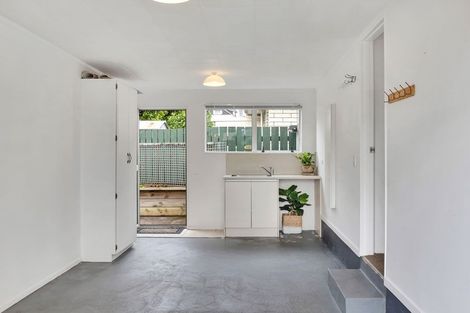 Photo of property in 1/4 French Street, Moturoa, New Plymouth, 4310