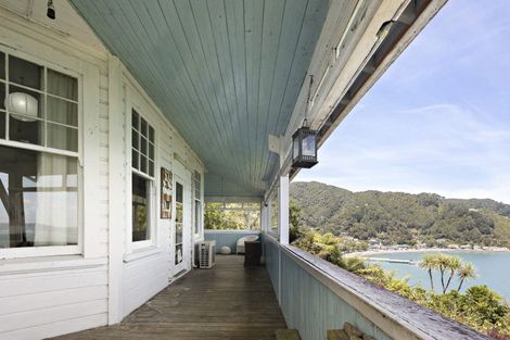 Photo of property in 35 Ferry Road, Days Bay, Lower Hutt, 5013