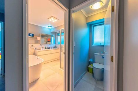 Photo of property in 8 Red Oak Place, Schnapper Rock, Auckland, 0632