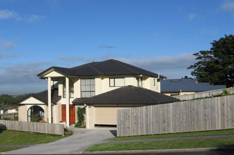 Photo of property in 2 Chieftain Rise, Goodwood Heights, Auckland, 2105