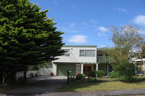 Photo of property in 11 Rosewarne Crescent, Glendene, Auckland, 0602