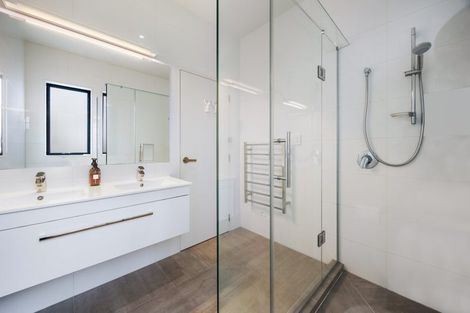 Photo of property in 23 Vogwill Road, Kumeu, 0810