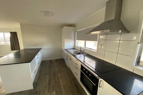 Photo of property in 4 Pureora Place, Clendon Park, Auckland, 2103