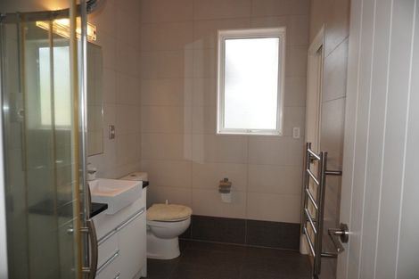 Photo of property in 11 Namsan Close, Fairview Heights, Auckland, 0632