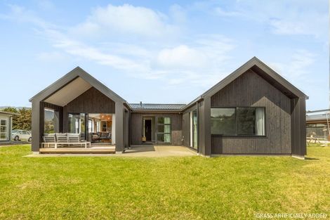 Photo of property in 35 Titoki Road, Waikanae Beach, 5036