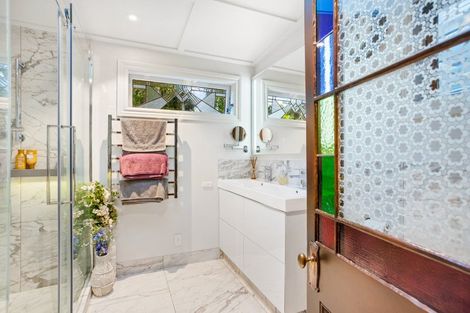 Photo of property in 5 Taupaki Road, Taupaki, Henderson, 0782