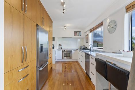 Photo of property in 32 Sartors Avenue, Northcross, Auckland, 0630