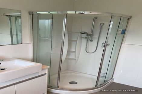 Photo of property in 2/67 Aviemore Drive, Highland Park, Auckland, 2010