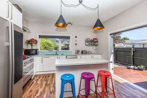 Photo of property in 2 Norton Park Avenue, Fairfield, Lower Hutt, 5011