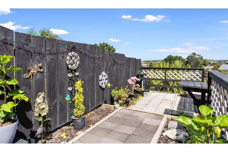 Photo of property in 2/272 Glamorgan Drive, Northcross, Auckland, 0630